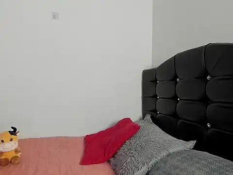 Snapshot of LatinaQueen23 chatting on March 6, 2026, 1:51 pm LatinaQueen23 online show from March 6, 2026, 1:51 pm