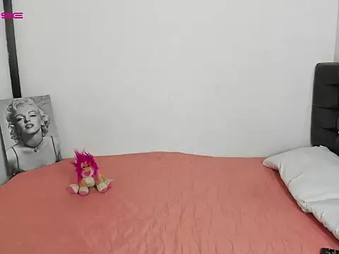 Snapshot of LatinaQueen23 chatting on March 19, 2026, 1:37 pm LatinaQueen23 online show from March 19, 2026, 1:37 pm