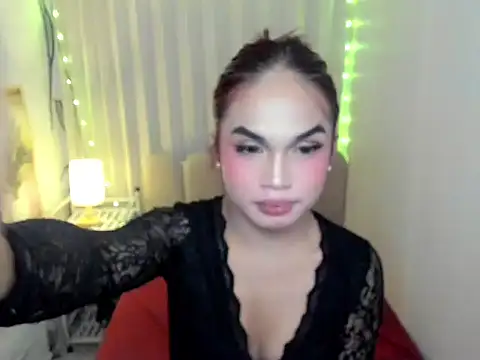 Snapshot of XxMicayxX chatting on February 21, 2026, 12:39 pm XxMicayxX online show from February 21, 2026, 12:39 pm