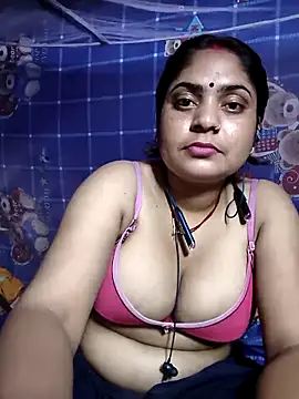 Snapshot of Aanushaka chatting on April 17, 2026, 4:32 pm Aanushaka online show from April 17, 2026, 4:32 pm