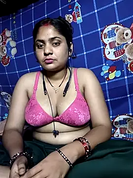 Snapshot of Aanushaka chatting on April 21, 2026, 4:01 pm Aanushaka online show from April 21, 2026, 4:01 pm