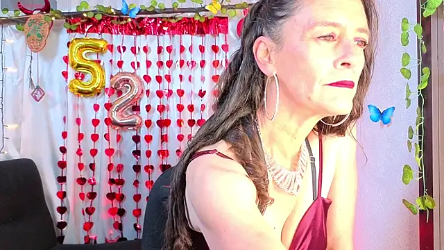 Snapshot of LeanaMaturee chatting on May 14, 2026, 12:45 pm LeanaMaturee online show from May 14, 2026, 12:45 pm