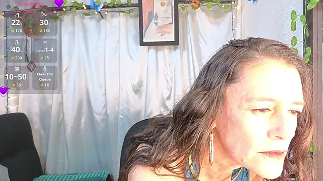 Snapshot of LeanaMaturee chatting on May 21, 2026, 12:34 pm LeanaMaturee online show from May 21, 2026, 12:34 pm