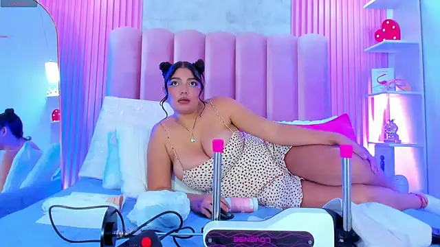 Snapshot of ArianaRougee chatting on July 4, 2026, 5:35 am ArianaRougee online show from July 4, 2026, 5:35 am