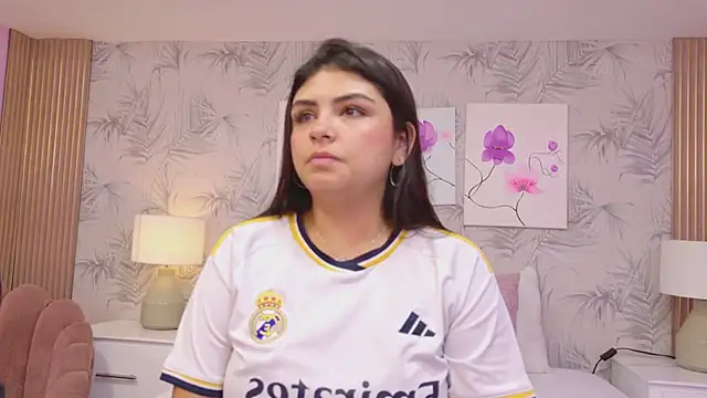 Snapshot of EmmaLeens chatting on March 5, 2026, 12:01 pm EmmaLeens online show from March 5, 2026, 12:01 pm