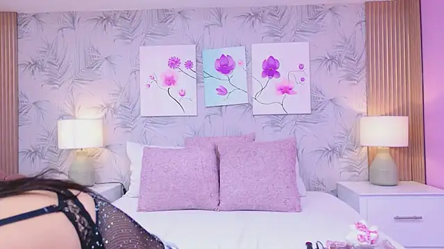 Snapshot of EmmaLeens chatting on March 26, 2026, 12:00 pm EmmaLeens online show from March 26, 2026, 12:00 pm