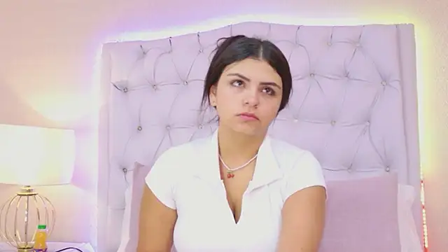 Snapshot of EmmaLeens chatting on April 3, 2026, 11:52 am EmmaLeens online show from April 3, 2026, 11:52 am