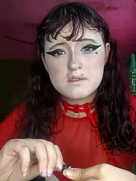 Snapshot of Kikimilkyy chatting on February 21, 2026, 8:32 pm Kikimilkyy online show from February 21, 2026, 8:32 pm