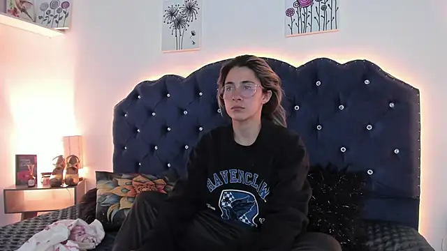 SaraRoadess online show from February 27, 2026, 9:37 pm