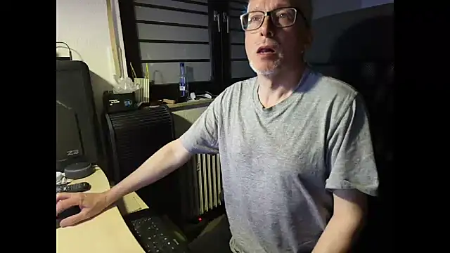 loenne1 online show from April 18, 2026, 8:53 pm