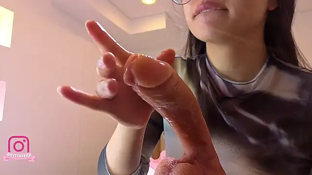 Snapshot of eva_depp_ chatting on May 10, 2026, 10:31 am eva depp online show from May 10, 2026, 10:31 am