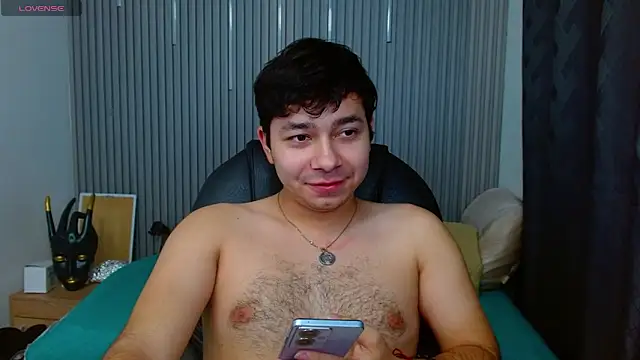 Snapshot of Julian_Smith21 chatting on May 9, 2026, 4:39 am Julian Smith21 online show from May 9, 2026, 4:39 am