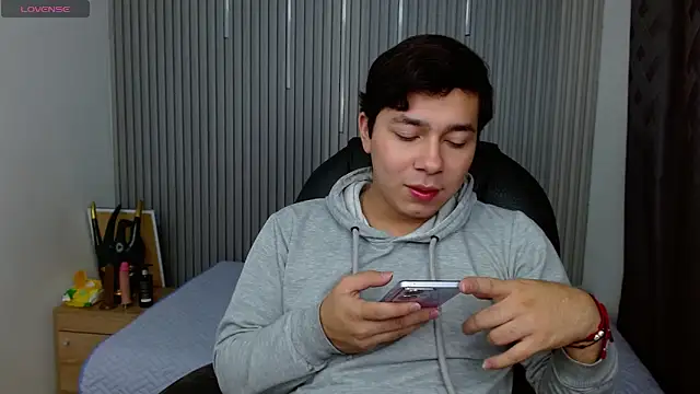Snapshot of Julian_Smith21 chatting on May 15, 2026, 12:39 am Julian Smith21 online show from May 15, 2026, 12:39 am