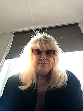 Heidiblueeyes online show from March 12, 2026, 8:20 am