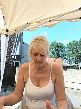 Snapshot of Heidiblueeyes chatting on July 16, 2026, 12:11 pm Heidiblueeyes online show from July 16, 2026, 12:11 pm