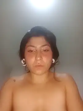 Snapshot of Little_Sweett chatting on February 28, 2026, 2:45 am Little Sweett online show from February 28, 2026, 2:45 am