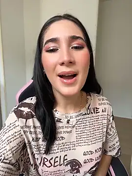 Snapshot of isa_hil chatting on June 3, 2026, 3:50 pm isa hil online show from June 3, 2026, 3:50 pm