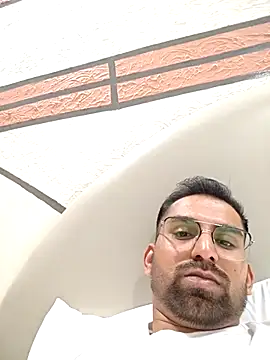 Snapshot of RonitVora chatting on March 8, 2026, 7:39 pm RonitVora online show from March 8, 2026, 7:39 pm
