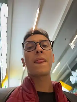 Snapshot of Thiago_Jones1 chatting on April 3, 2026, 4:32 am Thiago Jones1 online show from April 3, 2026, 4:32 am