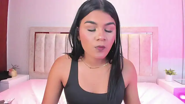 Snapshot of AlaiaMoretti_ chatting on May 25, 2026, 11:11 pm AlaiaMoretti online show from May 25, 2026, 11:11 pm