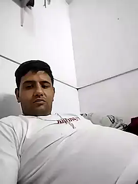 Snapshot of trox_memide21cm chatting on April 10, 2026, 12:49 am trox memide21cm online show from April 10, 2026, 12:49 am