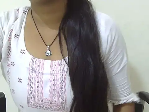 cute momo love online show from June 17, 2026, 6:05 am