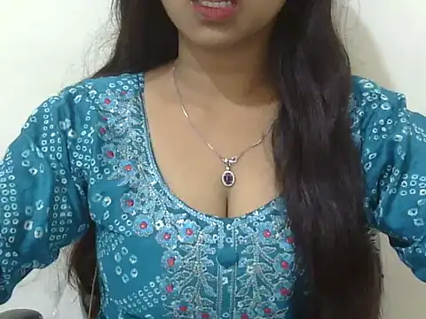 cute momo love online show from June 24, 2026, 6:01 am