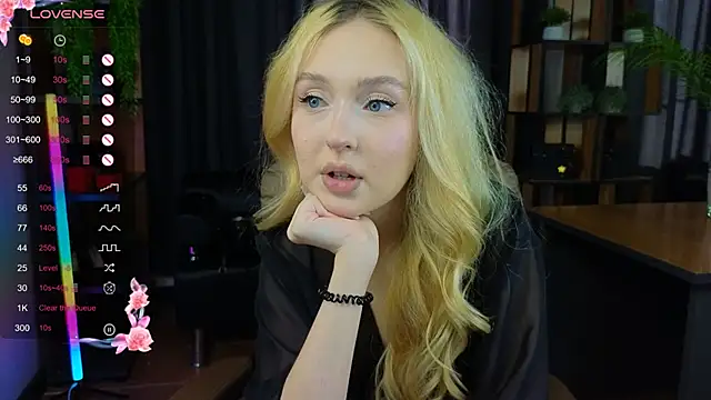 Snapshot of Marta_Joy chatting on March 2, 2026, 5:08 am Marta Joy online show from March 2, 2026, 5:08 am