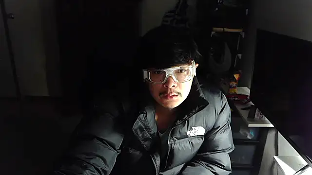 Snapshot of longlongsong chatting on March 3, 2026, 12:28 am longlongsong online show from March 3, 2026, 12:28 am