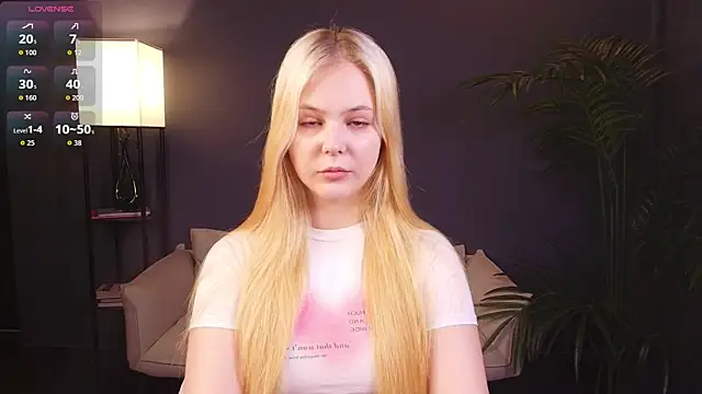 Snapshot of Elle_Funning chatting on February 25, 2026, 2:54 am Elle Funning online show from February 25, 2026, 2:54 am