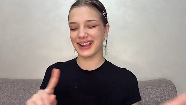 Snapshot of Carolini_i chatting on April 1, 2026, 6:27 pm Carolini i online show from April 1, 2026, 6:27 pm