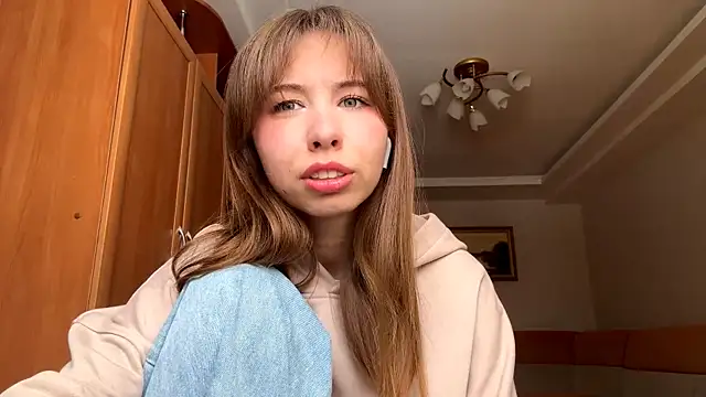 Snapshot of SerenaHawthorne chatting on February 27, 2026, 10:04 am SerenaHawthorne online show from February 27, 2026, 10:04 am