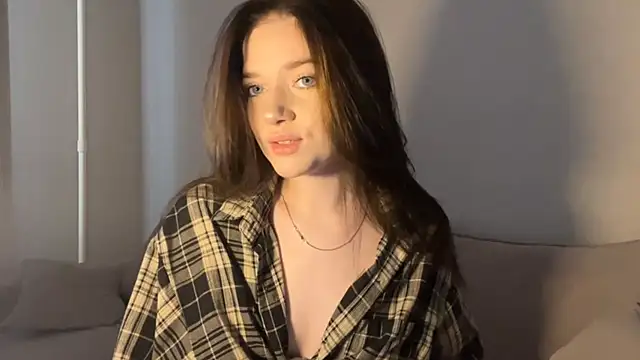 Snapshot of LiraVanta chatting on February 25, 2026, 8:35 am LiraVanta online show from February 25, 2026, 8:35 am