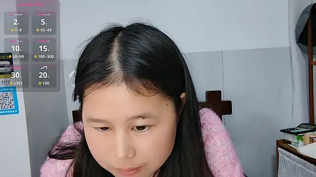 Snapshot of Hannah-33 chatting on February 24, 2026, 10:24 am Hannah-33 online show from February 24, 2026, 10:24 am