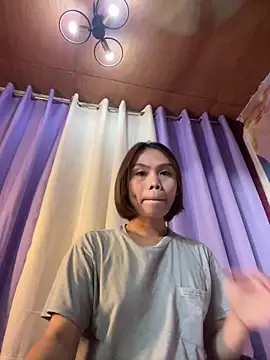 urlovelymolly online show from June 6, 2026, 1:00 am