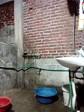 heesuu11 online show from April 15, 2026, 9:04 pm