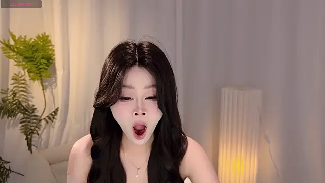 ruirui-9527 online show from February 24, 2026, 1:31 pm