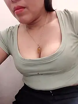 Snapshot of 01_ANNA_01 chatting on April 15, 2026, 7:58 pm 01 ANNA 01 online show from April 15, 2026, 7:58 pm