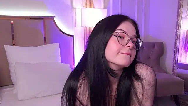 Snapshot of CindyMil chatting on May 5, 2026, 6:10 am CindyMil online show from May 5, 2026, 6:10 am