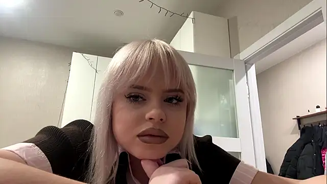 Lollyjollm online show from February 25, 2026, 3:43 pm