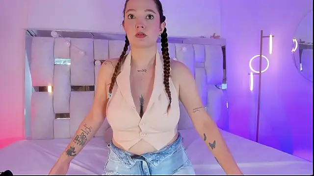 HecateCorvin online show from February 24, 2026, 12:25 pm