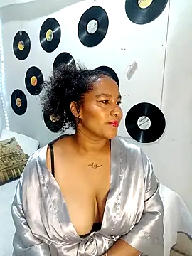 medusafox  online show from March 9, 2026, 4:27 am