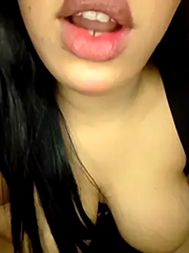 Snapshot of madleen_Mm chatting on May 6, 2026, 7:19 pm madleen Mm online show from May 6, 2026, 7:19 pm