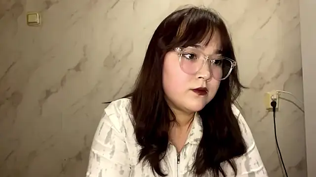 AnnieDai online show from February 24, 2026, 3:21 pm