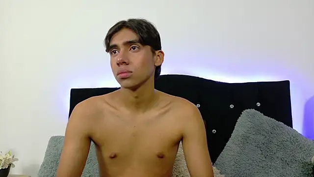 Snapshot of Eros_Lux chatting on July 1, 2026, 12:29 pm Eros Lux online show from July 1, 2026, 12:29 pm