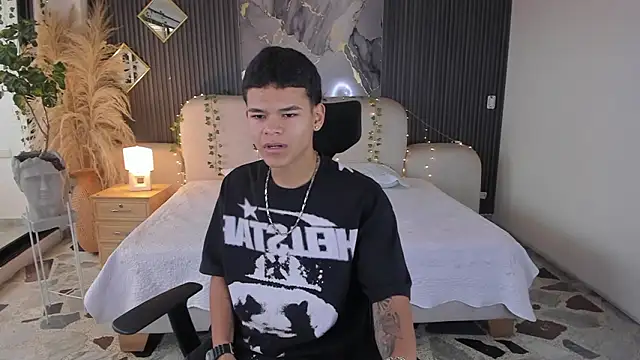 DylanRoyce  online show from March 6, 2026, 12:12 pm