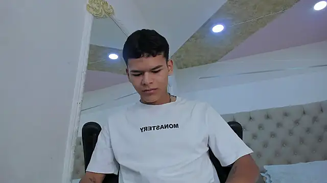 DylanRoyce  online show from March 21, 2026, 12:32 pm