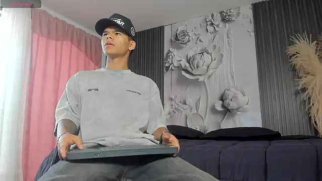 DylanRoyce  online show from March 23, 2026, 12:20 pm