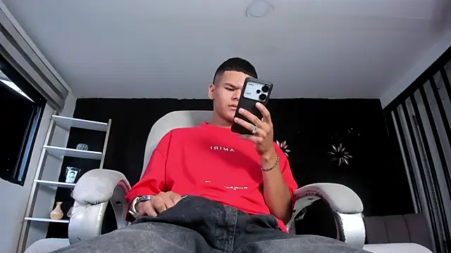 DylanRoyce  online show from April 9, 2026, 12:54 pm