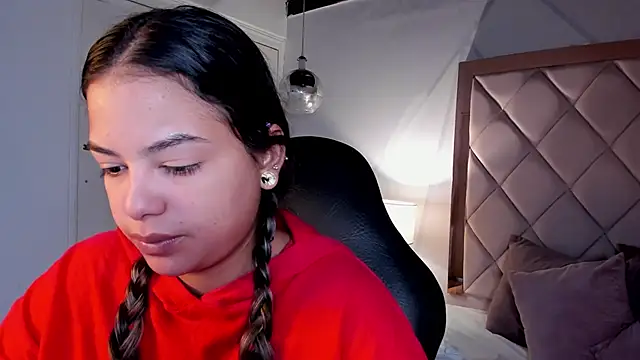 dulce lyraa1 online show from June 4, 2026, 4:29 am